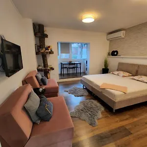 Traveler's Place At Centre Appartamento Tirana